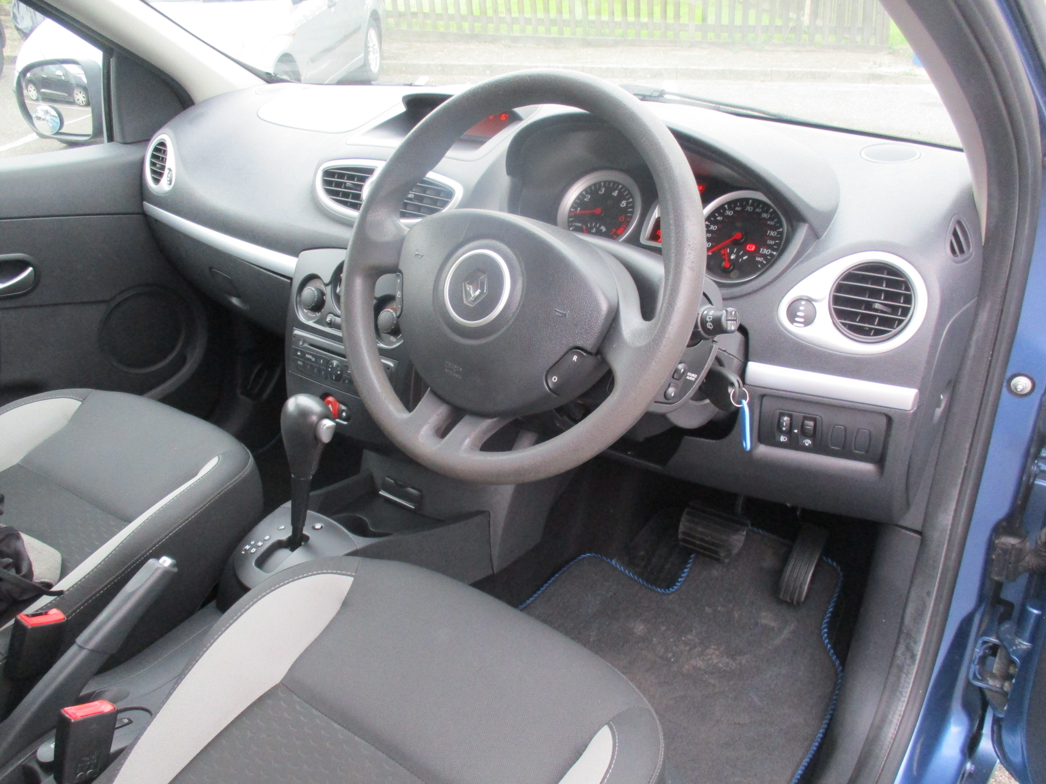 RENAULT CLIO 1.6 VVT EXP ESTATE (AUTO) 2010